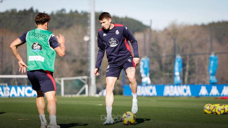 O Dépor arrinca a semana de traballo con Nemanja Tošić xa no grupo