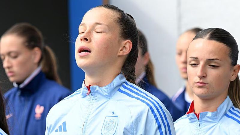 Antía Veiga, de nuevo en el once inicial de España, no pudo con Francia en el segundo partido del Europeo sub-17