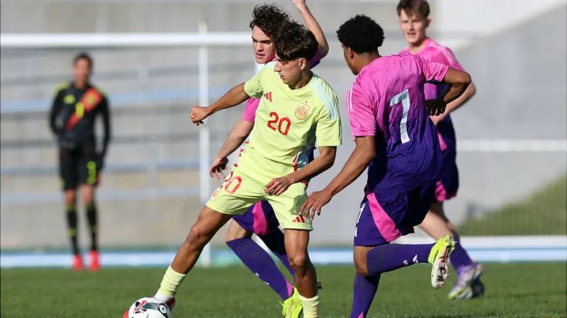 Primer partido de Mauro Valeiro con España sub-17 en la Ronda 2 de clasificación para el Europeo, este domingo ante Irlanda del Norte