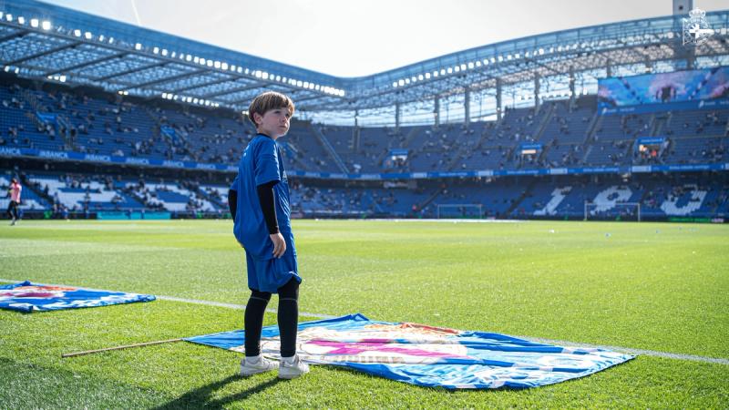 Abierta la opción a que abonados y abonadas deportivistas de entre 10 y 14 años puedan ondear la bandera en los minutos previos al Dépor - FC Andorra